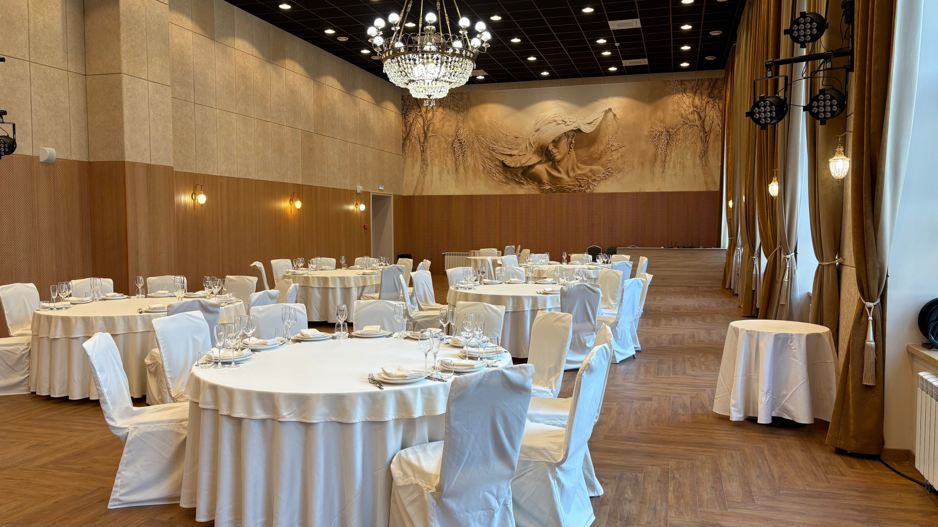 Концертный зал «Театр» 230 м²